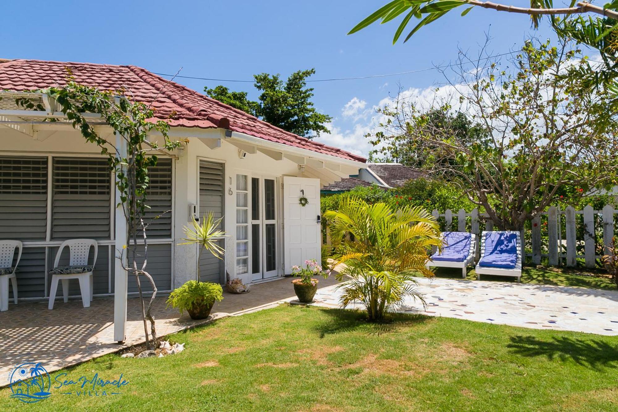 Sea Miracle Villa/Beach Cottage Silver Sands Екстериор снимка